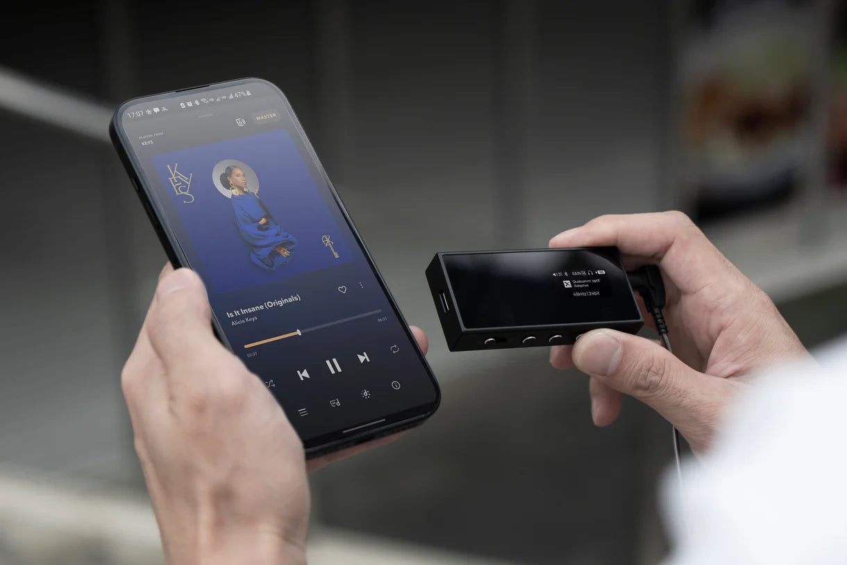 Questyle M18i Bluetooth Mobile Headphone Amplifier with DAC