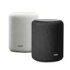 Duas caixas WiiM Sound Lite, uma branca e uma preta, sobre fundo branco