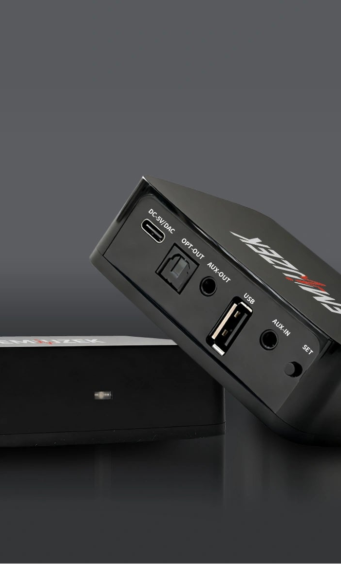 Front and back images of EMiUZEK R10 product