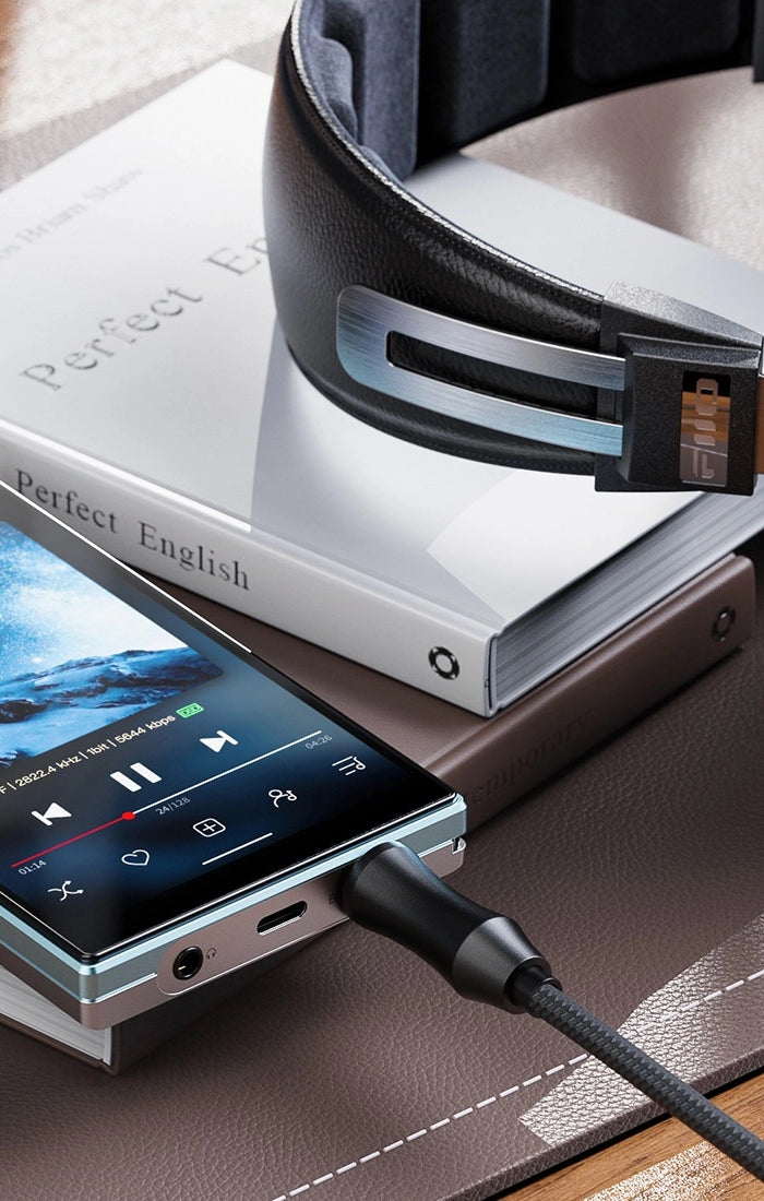 <h1>Powerful penetrating sound<br/>700mw power output</h1>