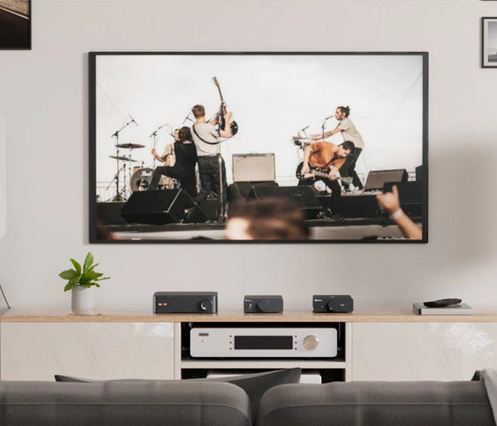 <h1>Supports connection to </h1><h1>digital media/computer/TV</h1><p></p>