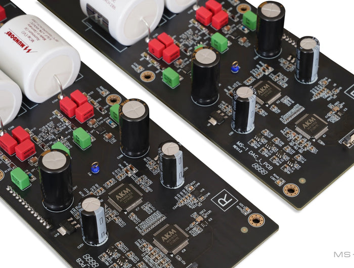<h2>Dual D/A Chip Independent Channel Design</h2><p>Matrix Audio's first product based on AKM D/A solution, featuring dual AK4191 and AK4499 flagship D/A chipsets. Each chipset works in parallel in mono mode. The left and right channel PCB assemblies are mounted at two sides of the device separately, to form a completely dual mono design. Aiming to a precise signal reproduction and outstanding dynamic range, you can catch every micro details of sound, deeply restoring the essence of music.</p>