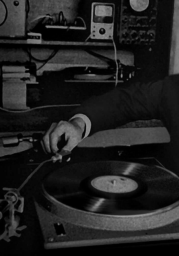 <h4>Highest Quality Sound for Everyone</h4><h1><br/>Our Story</h1>