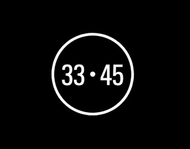 <strong>Plays 33-1/3 RPM and 45 RPM Records</strong>