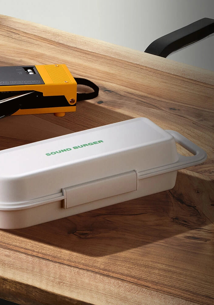 <h4>/ Every take-out burger needs a box</h4><h1>Protect your<br/>Sound Burger</h1>