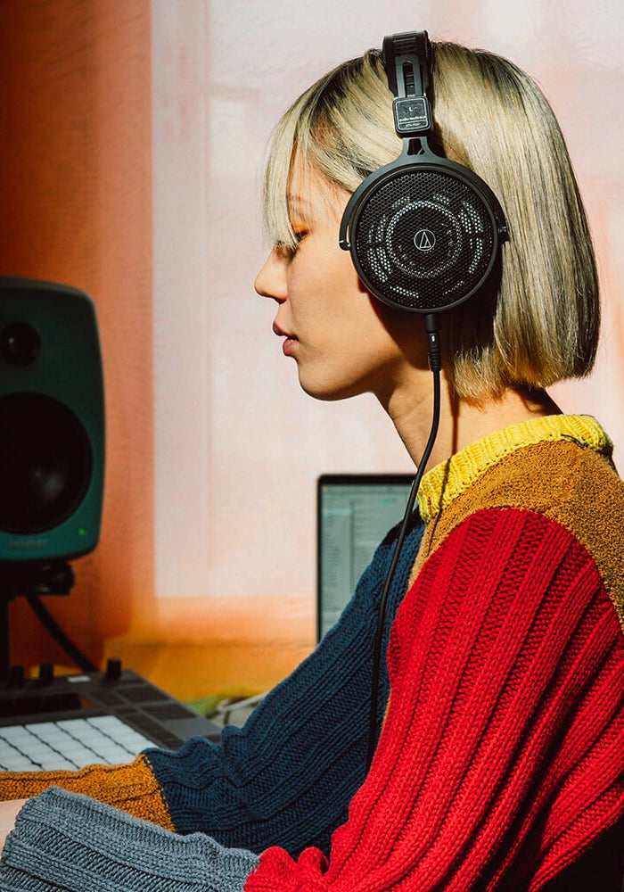 <h4>/ Unrestricted Driver Performance</h4><h1>Pure Open-Back<br/>Design</h1>