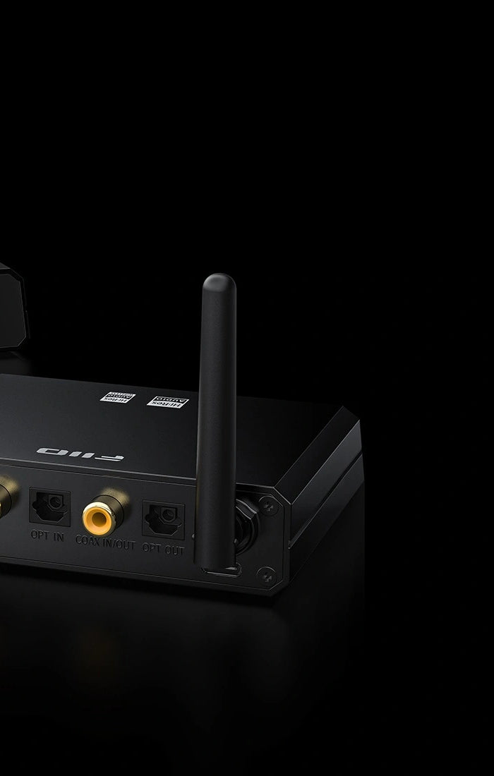 <h1>Digital and analog outputs <br/>Compatibility with many devices</h1>